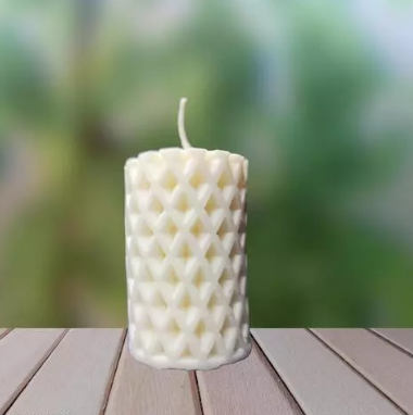 Diamond cut cylinder candle